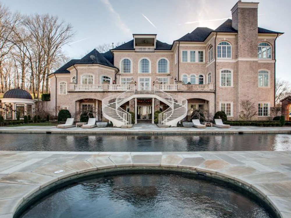 You Can Own Kelly Clarkson’s Mansion for a Cool $8.75 Million [Pics]